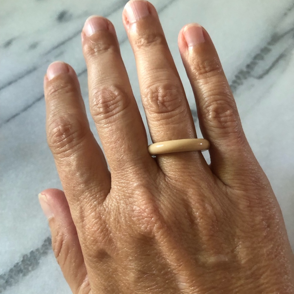 Keane New York Thin Glass Ring in Beige, Size 6